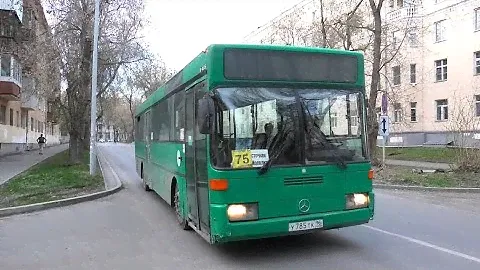 Водитель останавливается посреди дороги и запрещает снимать автобус по маршруту 75